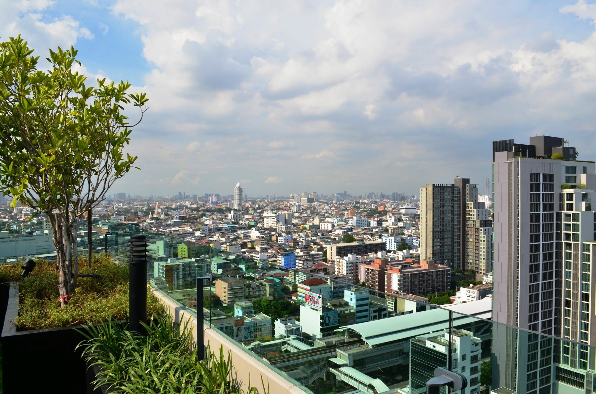 Wooden Suites  Bangkok Exterior foto